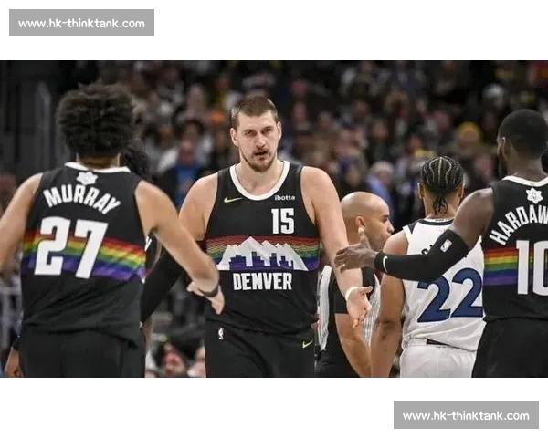 马刺主场迎战开拓者 双方展开激烈对决争夺季后赛席位